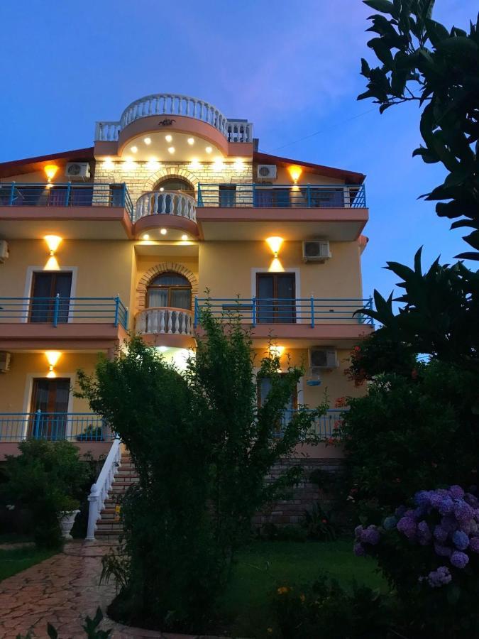 Vila Laura Pasha Villa คซามิล ภายนอก รูปภาพ