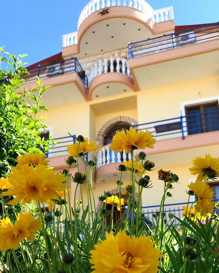 Vila Laura Pasha Villa คซามิล ภายนอก รูปภาพ