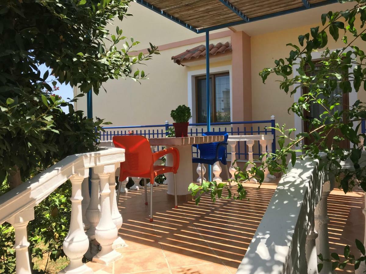 Vila Laura Pasha Villa คซามิล ภายนอก รูปภาพ